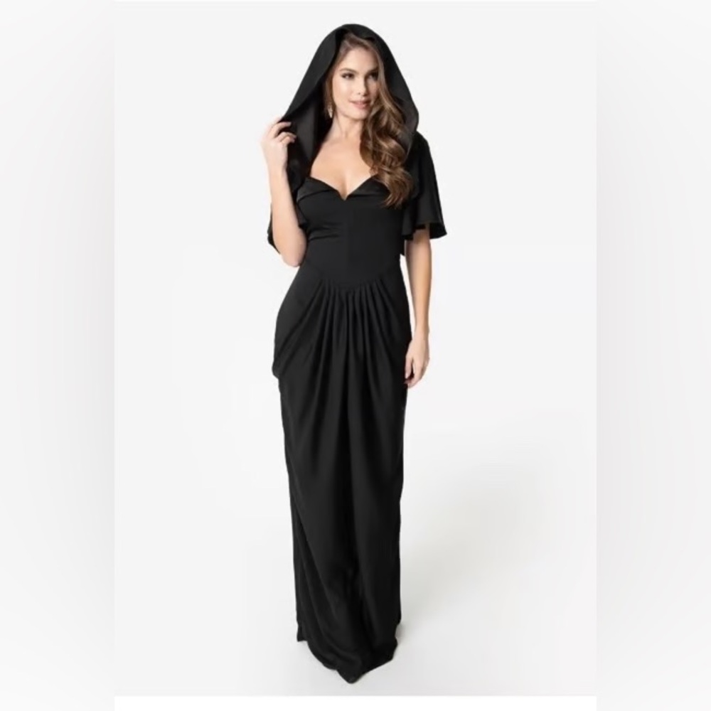 Micheline Pitt x Unique vintage hooded gown